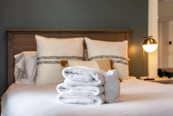 The Quarters On Spring Hotel ชาร์ลสตัน ภายนอก รูปภาพ